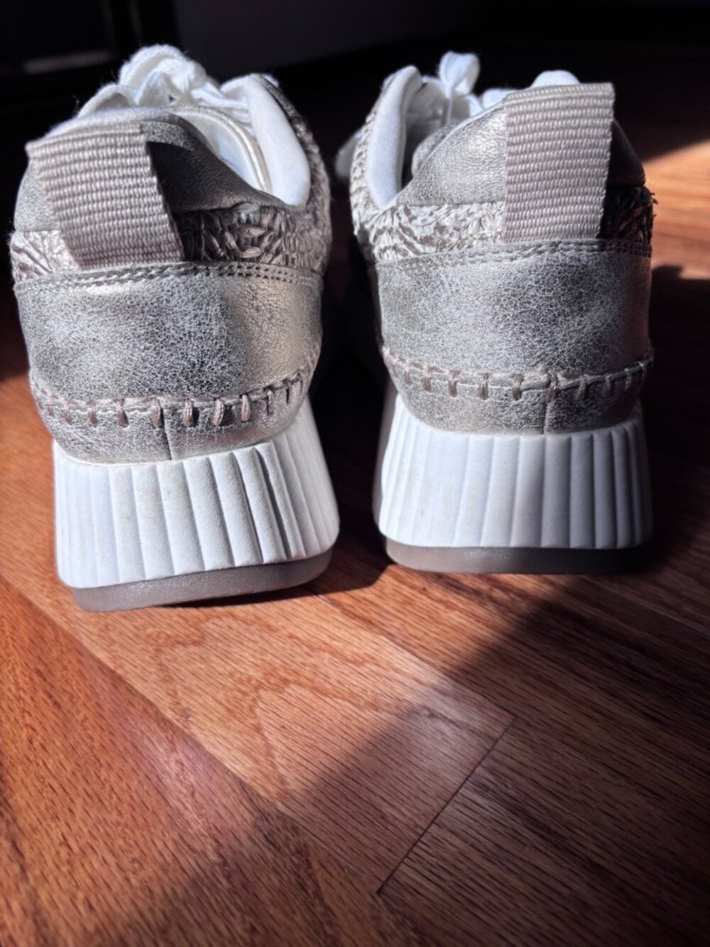 Womens Metallic Gold Flatform Sneakers With Woven & Stitching Details S 8.5 - Picture 6 of 8